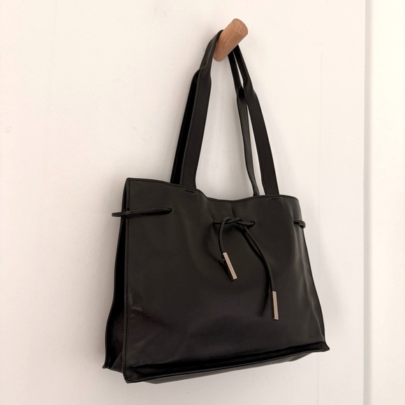 Vintage Gucci black leather drawstring medium shoulder tote bag - Picture 11 of 16